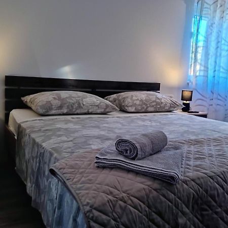Apartmentt Vinko Bilota Seget Vranjica Esterno foto