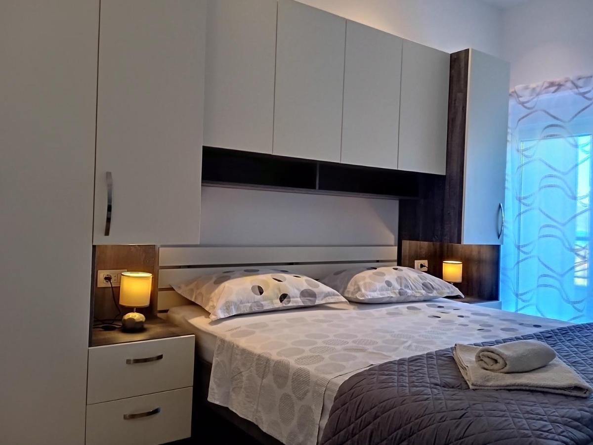 Apartmentt Vinko Bilota Seget Vranjica Esterno foto