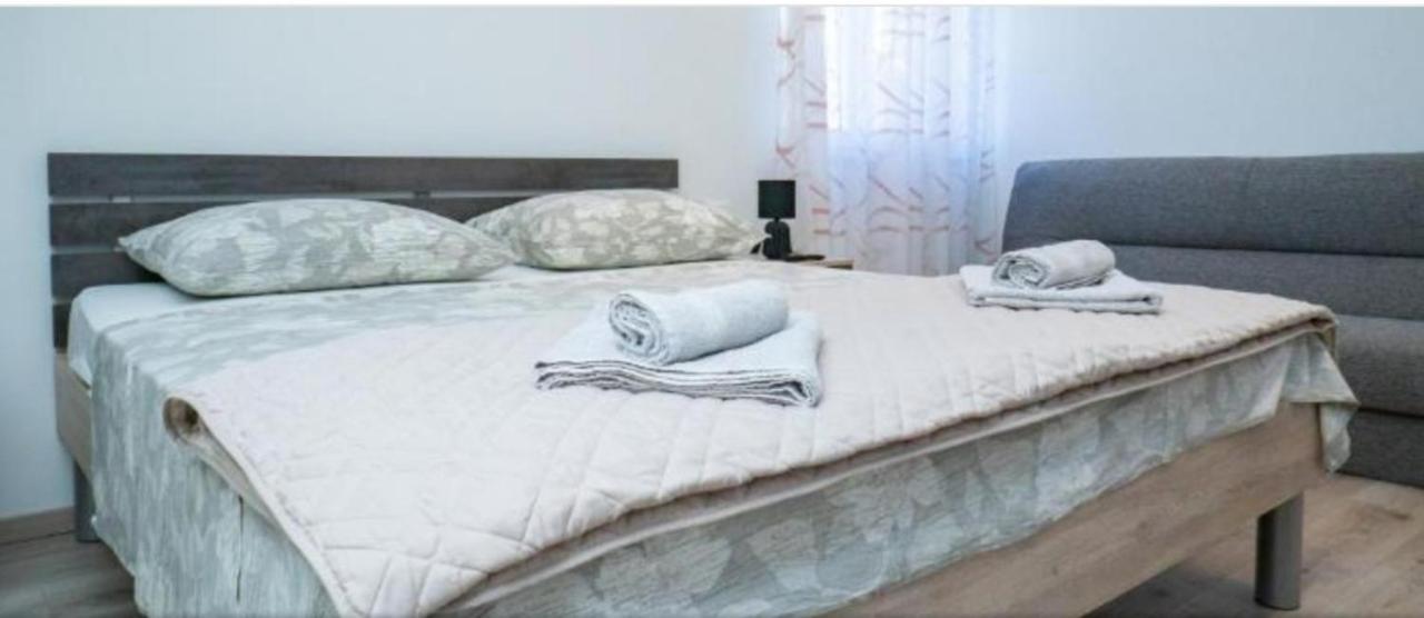 Apartmentt Vinko Bilota Seget Vranjica Esterno foto