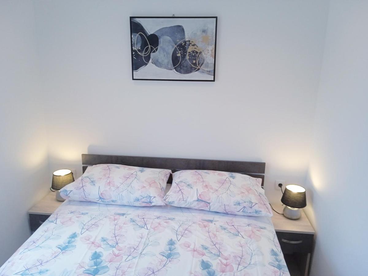 Apartmentt Vinko Bilota Seget Vranjica Esterno foto